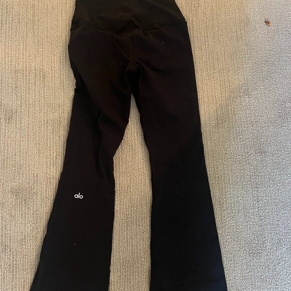 ALO Yoga Pants - Picture 1 of 4